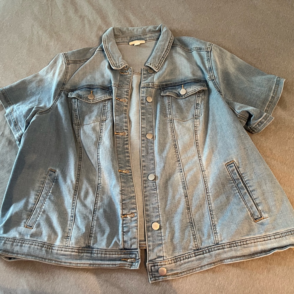 Short sleeve denim jacket